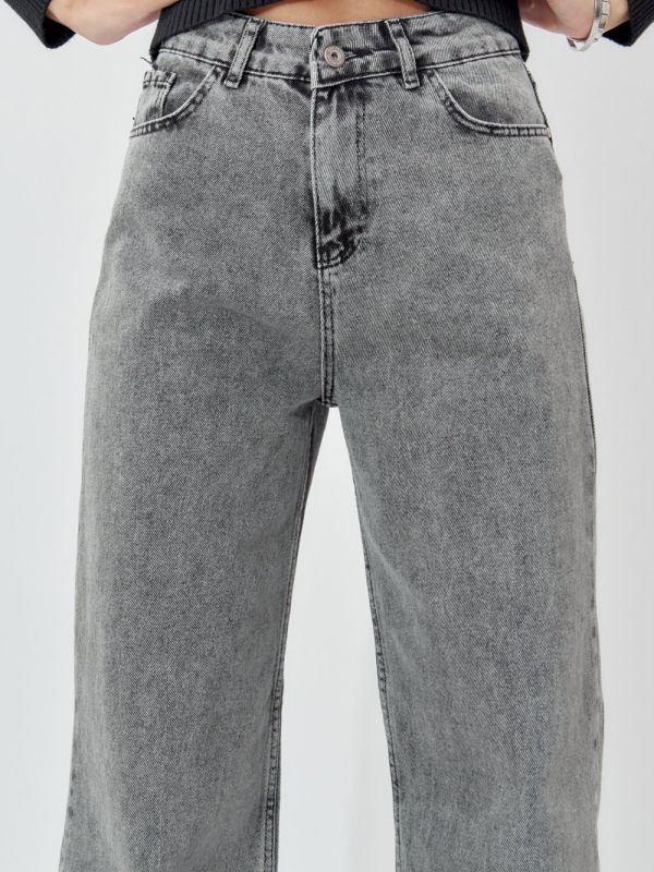 Women's gray jeans 550_318Sr